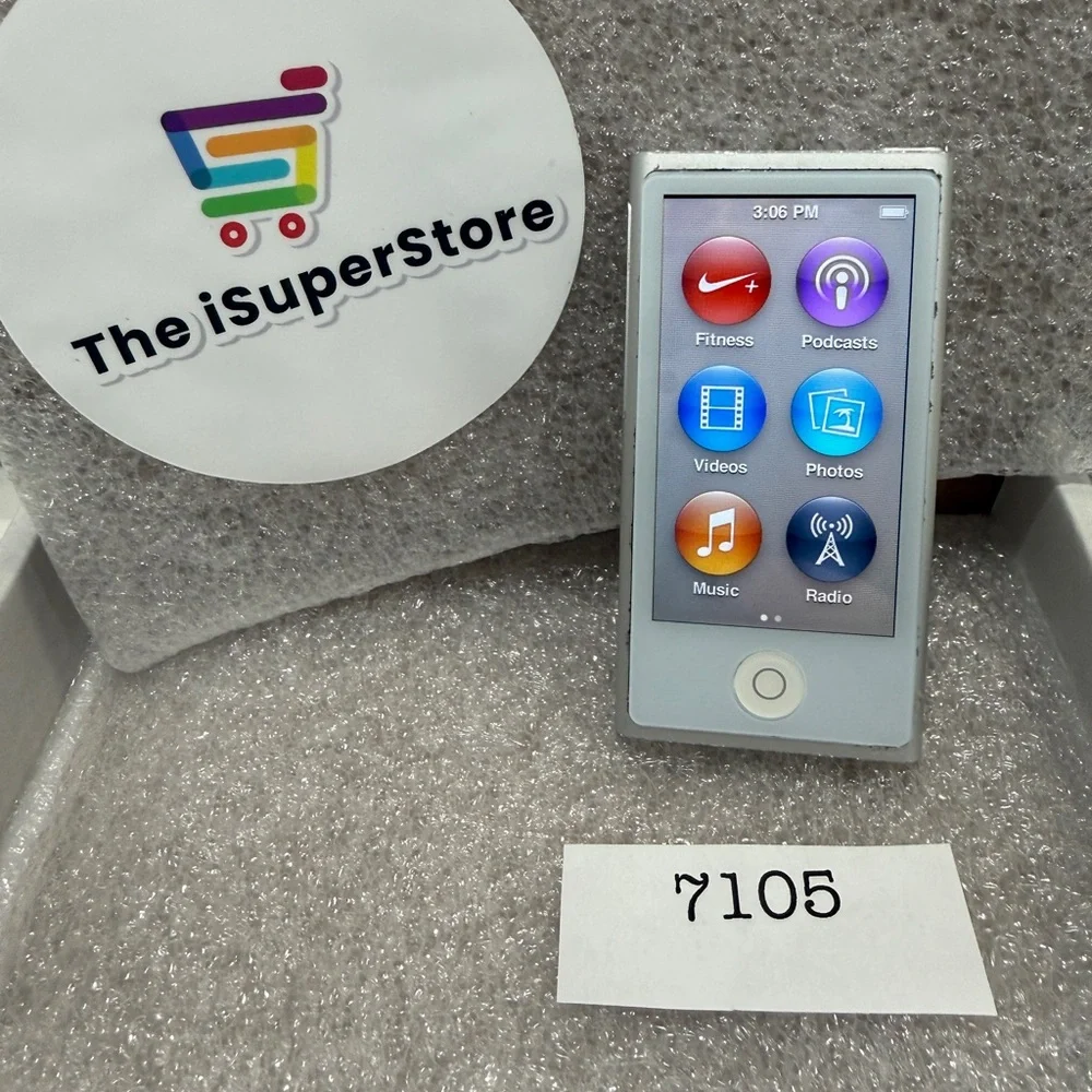 Apple iPod 7th Gen 16GB Silver / Very Good Condition